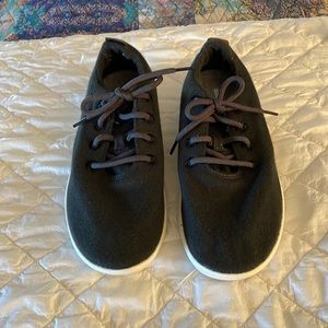 Men’s Allbirds wool dark charcoal. In new like shape.